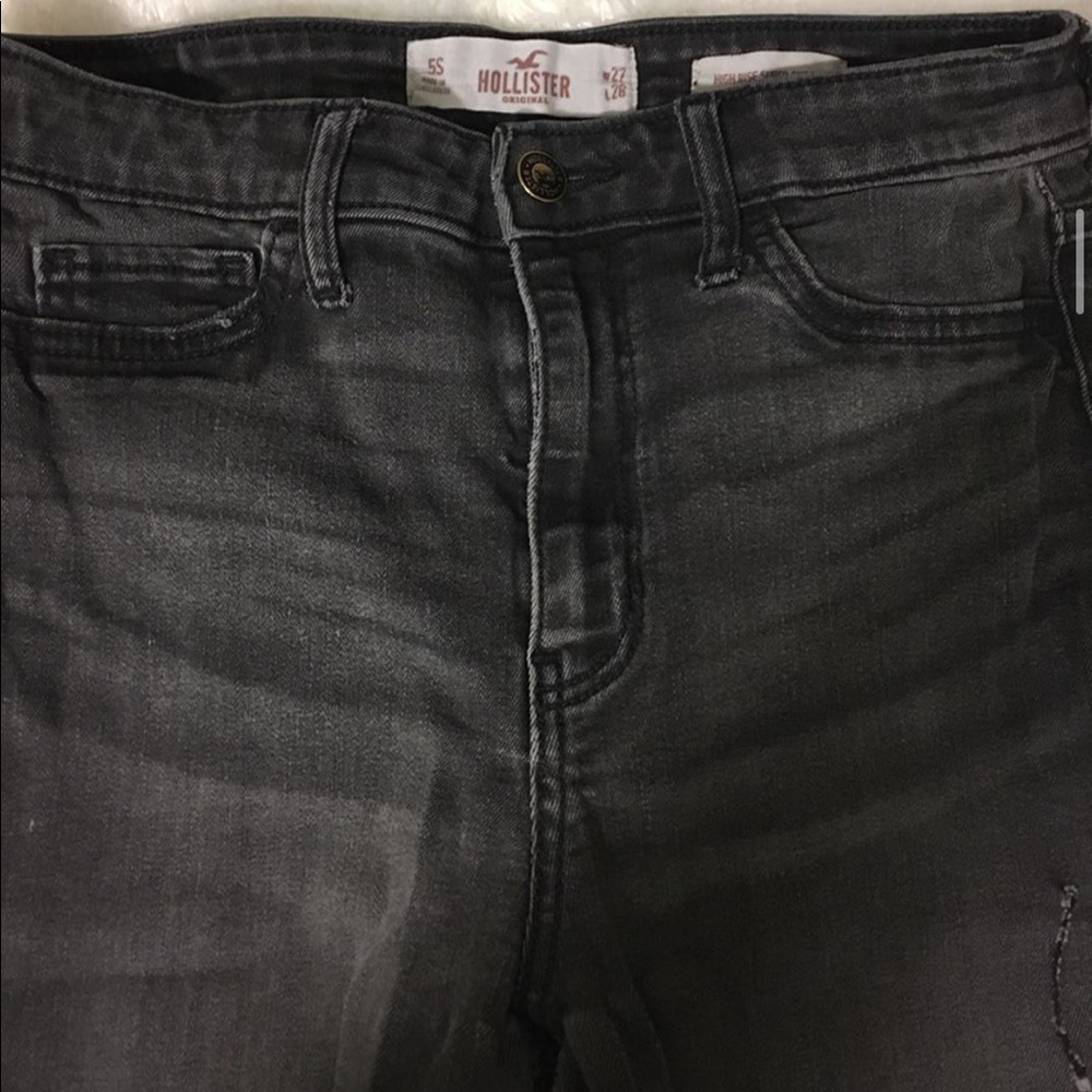 Black ripped skinny jeans